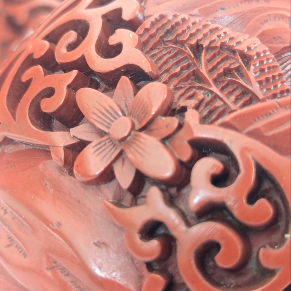 Vintage/Estate Red Carved Chinese Cinnabar Vase With Brass and Blue Enamel - Picture 14 of 17